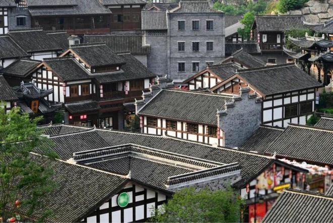 现在是企业高管，女，30，应该在自己着装上有什么注意，一直对这方面欠缺游戏画面